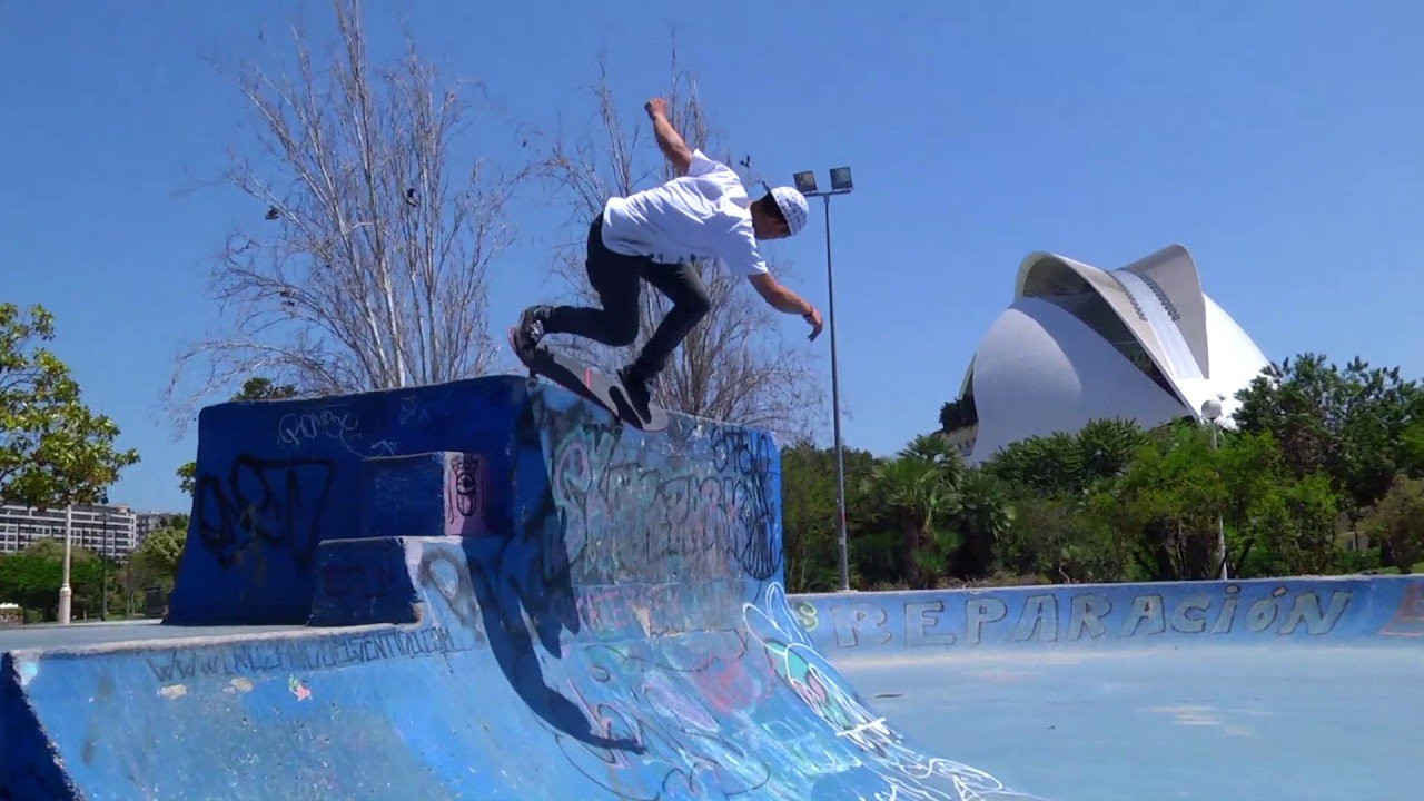 Teammate Lenni Janssen shows us his ats skills at a max An awesome Reellax part from this young gun & shredder! Edit, filming by Dennis Ludwig & also filmed in different countries by Skipi Bobaj & Simon Klinkertz!