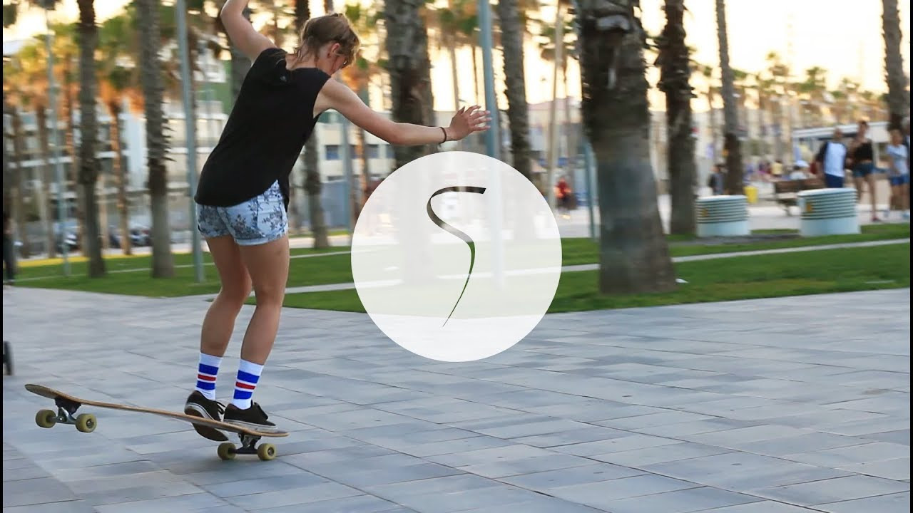Finally we made it! It's already a few month ago, BUT here it is: A little edit of our skatesession in Barcelona. We skated with some locals at La Barceloneta. The trip was amazing, we will definitly come back O_o<br /><br />Film: Deborah & Tobias & Jay<br />Edit: Deborah Keser<br /><br />music: <br />1st: Cullah - Lonely spider<br />2 nd: Tommy the Kid - Mott am Stiefel
