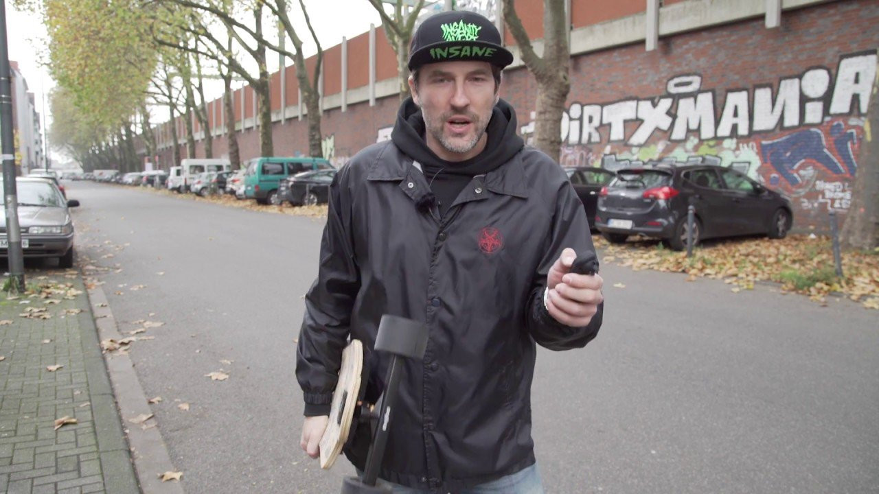 Im neuen Videoblog widmen wir uns dem Thema Elektroboards. Heiko erklärt kurz unsere Testboards von Mellow & Evolve und führt euch danach das aktuelle Evolve Bamboo GT vor. Weitere Infos zu Evolve findet ihr in unserem onlineshop: http://www.concretewave.de/Elektro-Boards-komplett