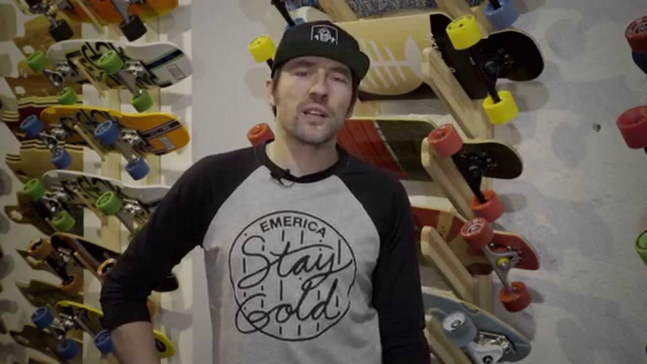 In diesem Video stellen wir euch keine neuen Produkte vor. Viel mehr geht es um eine grundlegende Erklärung verschiedenster Longboardtypen und deren jeweilige technische Eigenschaften. Wir hoffen, dass dieses Video vielen Neueinsteigern oder Anfängern hilft, sich im riesigen Sortiment etwas besser zurecht zu finden. <br />----------))) Hier findet ihr nochmal alle Informationen zum Nachlesen: http://www.concretewave.de/longboards-guides-einsteiger