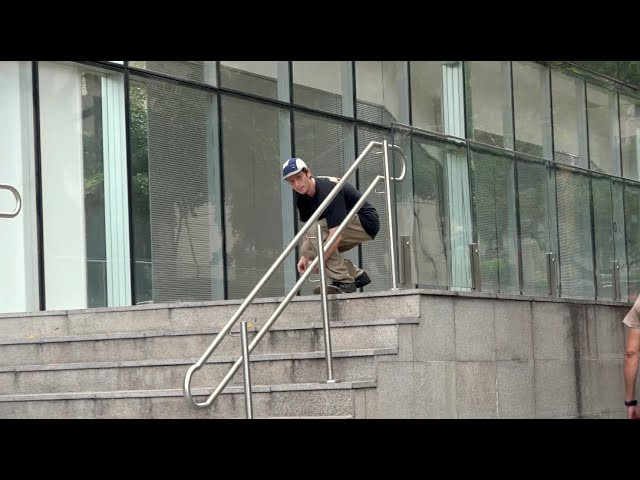 We are proud to introduce Nicolau Trimano to the team. Welcome homie!!!<br /><br />Filmed in São Paulo <br /><br />Edited by Rodrigo "Bocão" de Andrade<br /><br />Filmed by: Bocão, Bruno "Dox"Fernando, Rafael "Horse"Galvão, Allan Carvalho, Renato Zokreta, Victor Ramos, Sandro Bertolucci e Pedro Duarte.<br /><br />Music: Etta James - I'd Rather Go Blind<br /><br />Visit our site www.blazesupply.eu