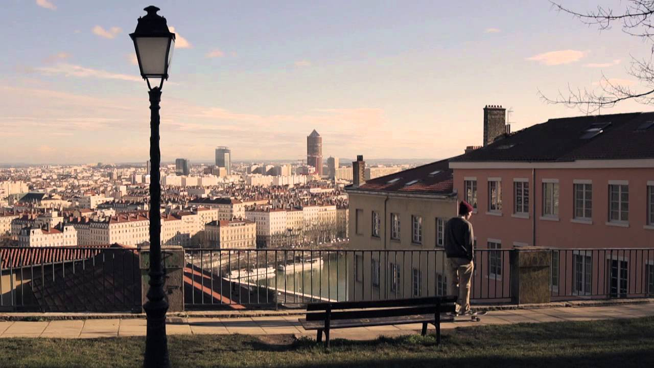 Quick clip filmed and edited by Romain Gerlach.<br />Music: AUDIOCLAN - NÃO VI NADA (Prod. WCBEATS)<br />http://www.blazesupply.eu/<br /><br />Welcome to the store http://shop.blazesupply.eu<br /><br />Skater owned and operated, Blaze Supply is a Brazilian & French skate brand providing quality skate clothing and skateboard lines since early 2012. The brand is inspired by both countries’ urban and skateboard culture and expresses its artistic and conceptual interests through its skate videos but also its skate gear including skate wheels, tee shirt, cap, snapback and any kind skateboard accessory.<br /><br />Par et pour des skaters, Blaze Supply est une marque Franco-Brésilenne fournissant des vêtements et accesoires de skate et des planches de qualité depuis début 2012. La marque s’inspire de la culture urbaine et skateboard des deux pays et exprime ses intérêts artistiques et conceptuels à travers ses vidéos de skate mais aussi toute la ligne d’équipement avec notamment des tee shirt, cap, snapback, roues et tout autre type d’accessoire de skate.<br /><br />Por e para skatistas, a Blaze Supply é uma marca franco-brasileira fornecendo roupas, acessórios de skate e skates desde o começo de 2012. A marca se inspira da cultura urbana e skate de ambos os países e expressa seus interesses artísticos e conceituais a traves seus videos de skate mas também sua linha de equipamentos com rodas, camisetas, bonés, e qualquer outro acessório de skate.<br /><br />http://shop.blazesupply.eu