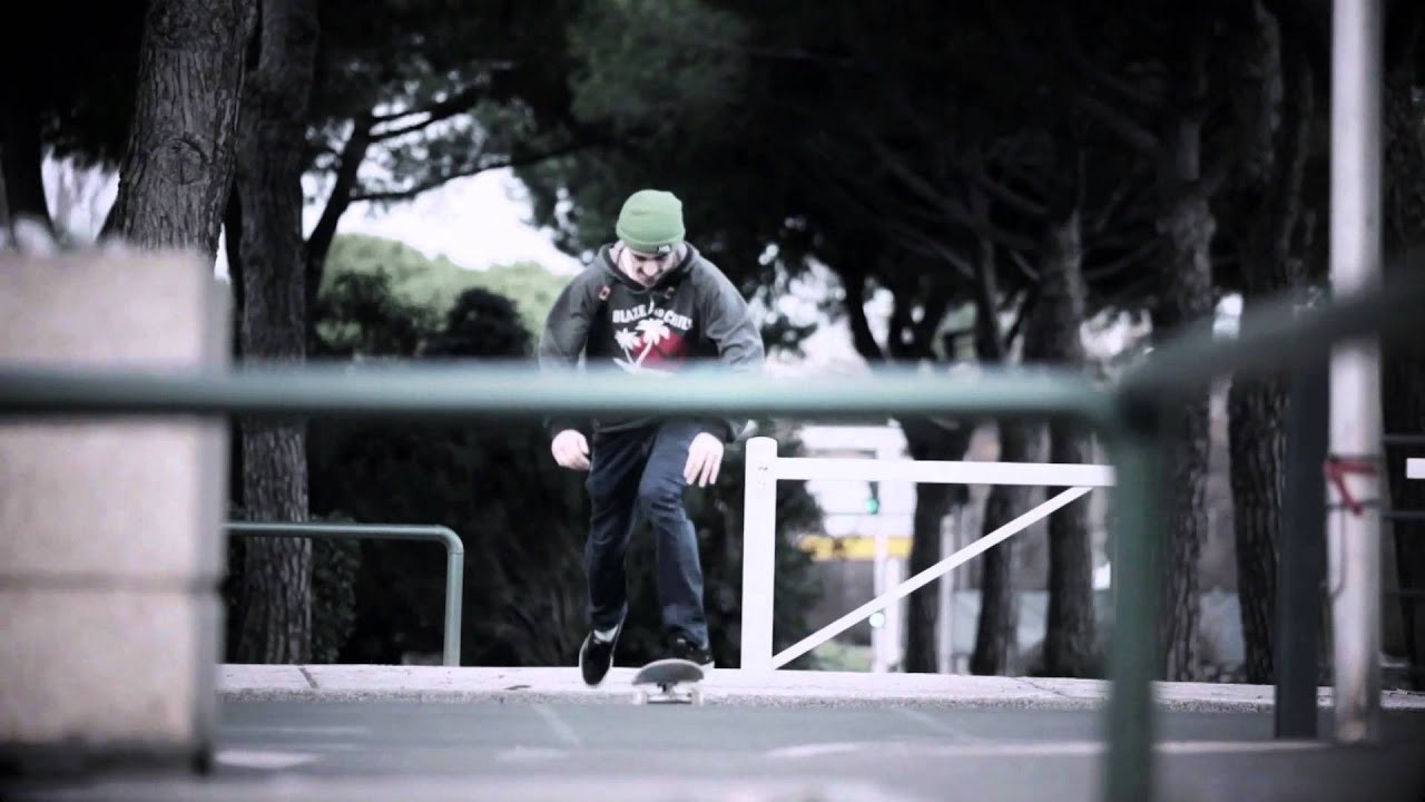 quick clip filmed and edited by Boris Proust<br /><br />Welcome to the store http://shop.blazesupply.eu<br /><br />Skater owned and operated, Blaze Supply is a Brazilian & French skate brand providing quality skate clothing and skateboard lines since early 2012. The brand is inspired by both countries’ urban and skateboard culture and expresses its artistic and conceptual interests through its skate videos but also its skate gear including skate wheels, tee shirt, cap, snapback and any kind skateboard accessory.<br /><br />Par et pour des skaters, Blaze Supply est une marque Franco-Brésilenne fournissant des vêtements et accesoires de skate et des planches de qualité depuis début 2012. La marque s’inspire de la culture urbaine et skateboard des deux pays et exprime ses intérêts artistiques et conceptuels à travers ses vidéos de skate mais aussi toute la ligne d’équipement avec notamment des tee shirt, cap, snapback, roues et tout autre type d’accessoire de skate.<br /><br />Por e para skatistas, a Blaze Supply é uma marca franco-brasileira fornecendo roupas, acessórios de skate e skates desde o começo de 2012. A marca se inspira da cultura urbana e skate de ambos os países e expressa seus interesses artísticos e conceituais a traves seus videos de skate mas também sua linha de equipamentos com rodas, camisetas, bonés, e qualquer outro acessório de skate.<br /><br />http://shop.blazesupply.eu