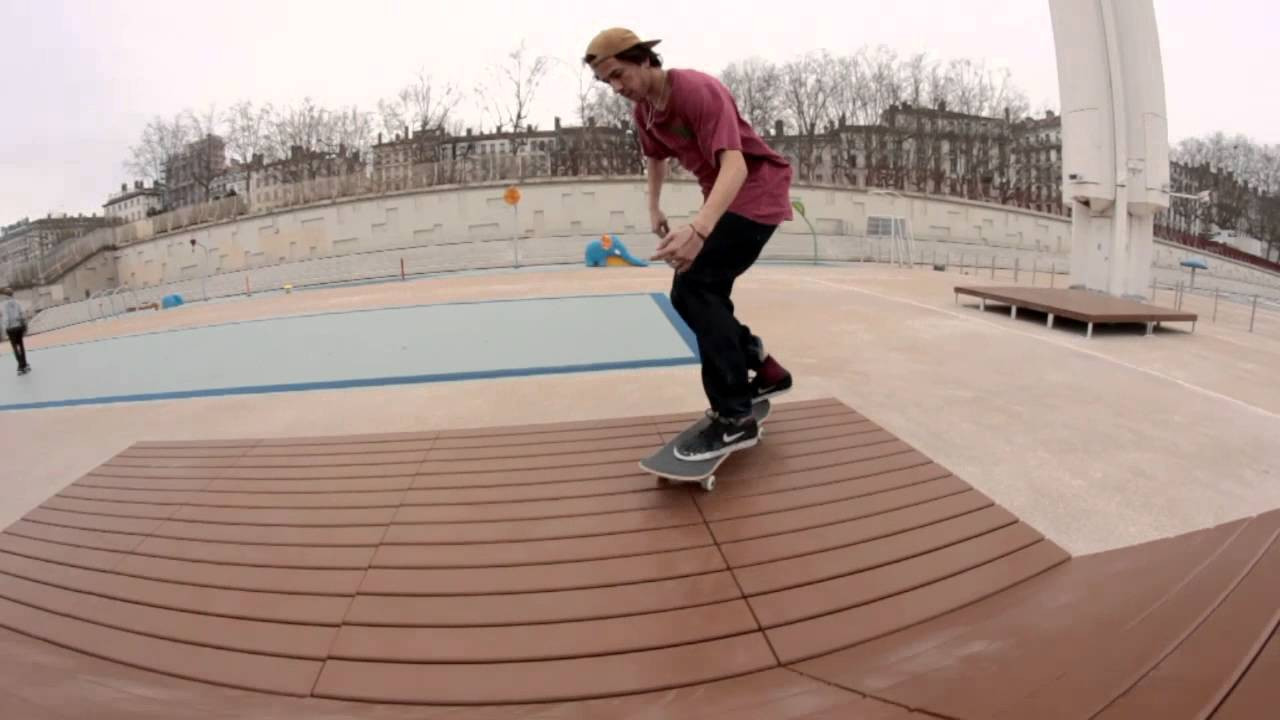 quick clip filmed and edited by Aristide Bruchon.<br />http://www.blazesupply.eu/<br /><br />Welcome to the store http://shop.blazesupply.eu<br /><br />Skater owned and operated, Blaze Supply is a Brazilian & French skate brand providing quality skate clothing and skateboard lines since early 2012. The brand is inspired by both countries’ urban and skateboard culture and expresses its artistic and conceptual interests through its skate videos but also its skate gear including skate wheels, tee shirt, cap, snapback and any kind skateboard accessory.<br /><br />Par et pour des skaters, Blaze Supply est une marque Franco-Brésilenne fournissant des vêtements et accesoires de skate et des planches de qualité depuis début 2012. La marque s’inspire de la culture urbaine et skateboard des deux pays et exprime ses intérêts artistiques et conceptuels à travers ses vidéos de skate mais aussi toute la ligne d’équipement avec notamment des tee shirt, cap, snapback, roues et tout autre type d’accessoire de skate.<br /><br />Por e para skatistas, a Blaze Supply é uma marca franco-brasileira fornecendo roupas, acessórios de skate e skates desde o começo de 2012. A marca se inspira da cultura urbana e skate de ambos os países e expressa seus interesses artísticos e conceituais a traves seus videos de skate mas também sua linha de equipamentos com rodas, camisetas, bonés, e qualquer outro acessório de skate.<br /><br />http://shop.blazesupply.eu