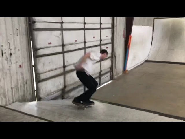 It’s been raining nonstop for the last 2 weeks, the Circle crew decided to take a trip to Southside.<br />-<br />@spidey_htx<br />@cal_skate1<br />@snort_cobain<br />@stallion_2245<br />@southsidehtx<br />-<br />@circle_skateboards