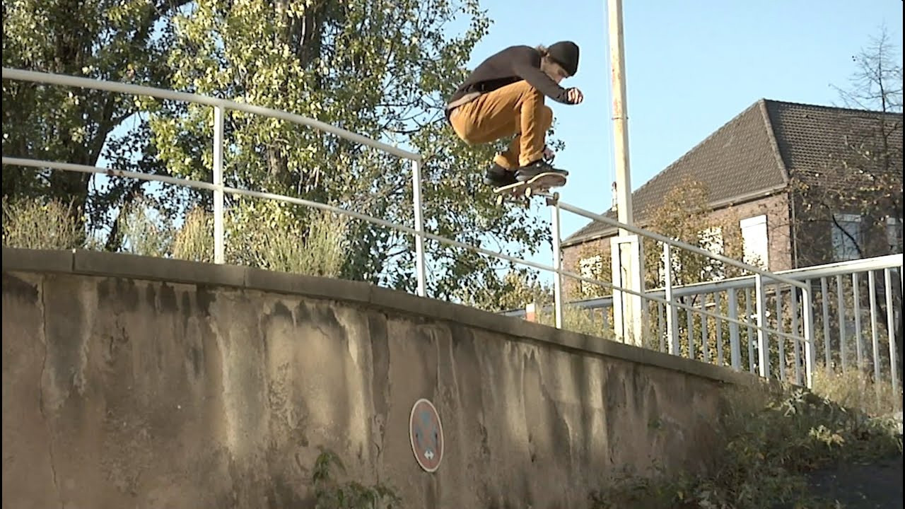 We remixed Tom's footage from "Ho Fame" with some unseen stuff becouse we love him and it's also 10 years (almost eleven) since we start traveling together!