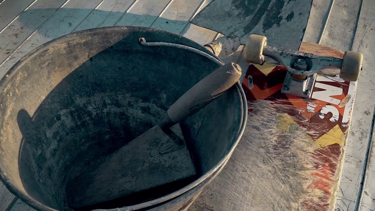 Gio Grazzani e Simone Verona in mission a bordo di un'ape carica di cemento!<br /><br />Il mezzo a tre ruote prodotto da Piaggio è da sempre il mezzo preferito dai muratori più diy e non poteva che essere il vero protagonista di questo tour ricco di ignoranza. Partenza il primo weekend di agosto quando tutti sono diretti verso le spiagge, quattro tappe nelle quali costruire degli skate spots in cemento da skateare poi sulla via del ritorno, quando il più nobile dei materiali sarà bello secco e pronto ad accogliere una session con i locals!<br /><br />Sarzana e Lucca sono le prime due tappe fissate... e poi improvvisazione... se volete sapere come si evolverà seguite sull'internet: #DumbApeTour @Vans_Europe #VansItaly @dumbskateboards @GioGrazzani @Veronibed