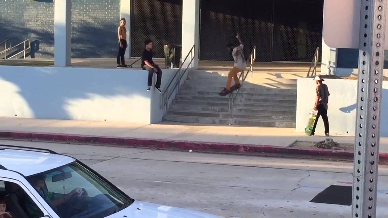 Reggie Kelly playing in Hollywood traffic | Reggie wears "The Roots" / Filmed: Chris Howard