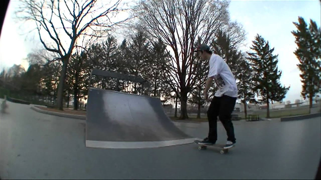 Sean, Connor, Gabe, Brett and Erick skatin and chillin. song is Mr Chatterbox by Bob Marley and The Wailers, I do not own the rights to this song.