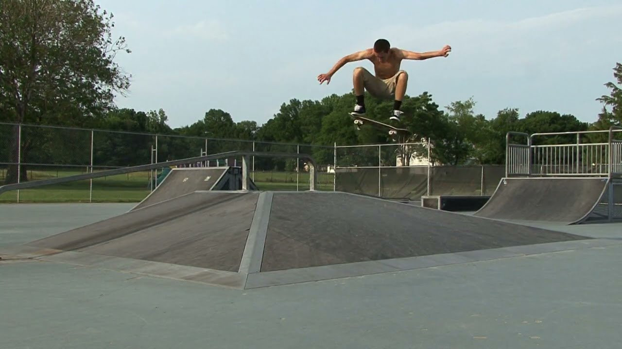 May 29, 2012<br /><br />A friend told me its almost been half a year... I do not own the rights to the music in this video. #skateboarding #skatevideo #skating #overlook #pennsylvania #overlookskatepark #grindlab