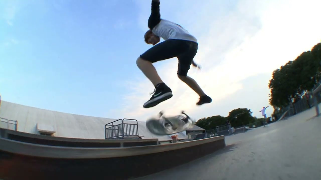 August 2, 2012<br />Chubb, DJ Kitch and Zach contribute each a line. #skateboarding #skatevideo #skating #overlook #skatepark <br />I do not own the rights to the music in this video