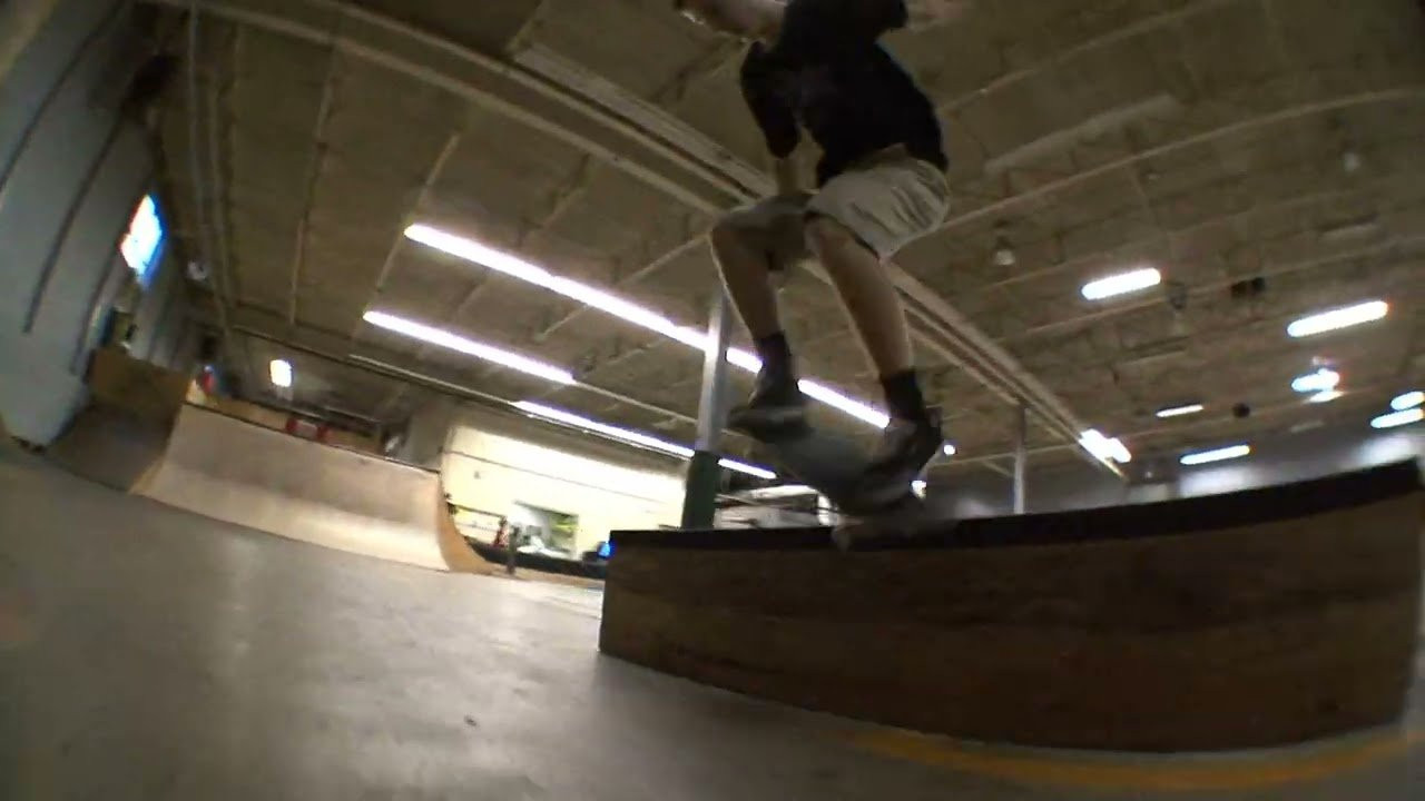 December 4, 2012<br />Homies skating #grindlab #indoorskatepark #skateboarding #skatevideo #skating <br />I do not own the rights to the music in this video.
