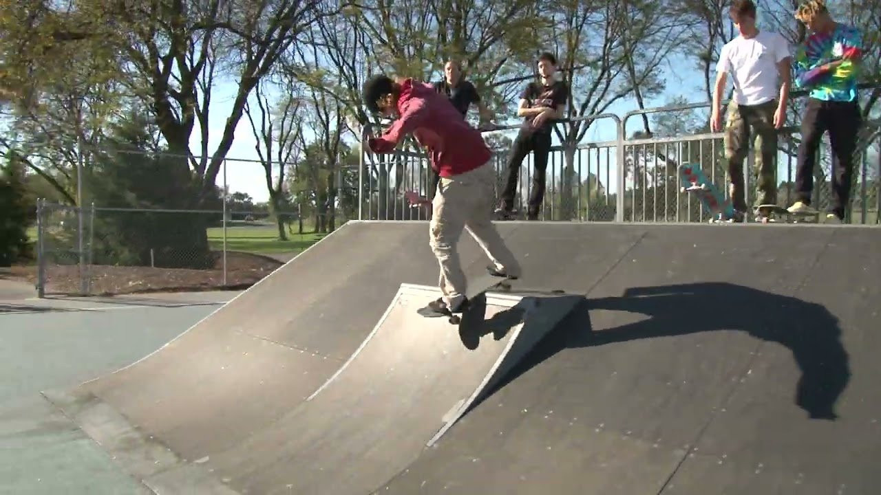 August 5, 2018<br />Just a good ol time at the local parks with good people! I do not own the rights to the music in this video. Only for entertainment purposes. All rights belong to Shina Williams. #skateboarding #skatevideo #skating #pennsylvania #overlook #skatepark #lancaster #africandance #shinawilliams