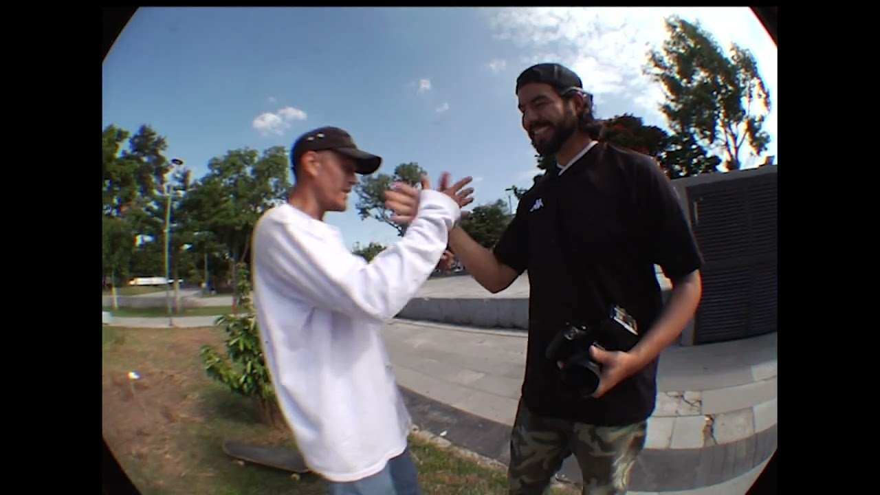 Lowkey surge de la nueva ola del uso y venta de ropa de segunda o vintage, es un proyecto autogestivo, que nos permite y nos da el tiempo de filmar skate y se apoya a los patinadores con la misma ropa, no es una marca consolidada ni una marca de skate como tal , es simplemente nuestro modos vivendus!