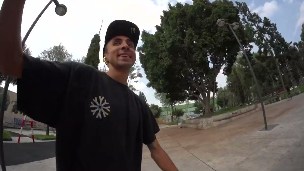 Clips que parecían perdidos fueron recuperados y combinados con nuevos para dar forma a una videoparte que quedará en la historia bajo el legado del gran patinador mexicano Fernán Origel “Tortuga”, filmada en su mayoría en México, Estados Unidos y España. Hoy, en su cumpleaños número 40, Fernán comparte con la comunidad skate uno de sus trabajos más destacados hasta la fecha.