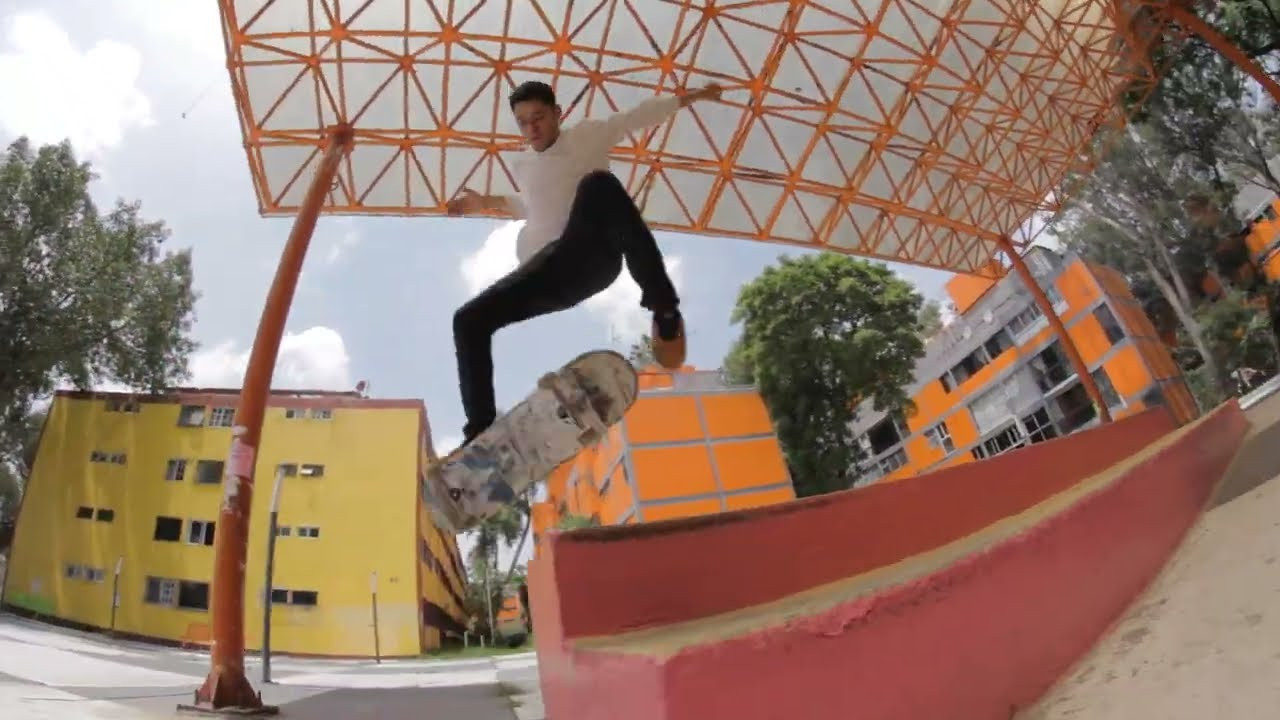 Hoy les traemos el montaje de Antonio / Alejandro / Osmar para el video #legacy de @gremioskateboarding3558 . En este video, podrás presenciar cómo detonan en spots desafiantes y lugares icónicos para la comunidad del #skateboarding a nivel mundial. #skateboarding #mexicoskateboarding #gremiopatinetas