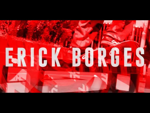 Erick David nos muestra en su videoparte del video Legacy por qué es uno de los patinadores con más pop y estilo switch en nuestro país. Su innegable talento lo impulsó a crear esta impresionante videoparte para Gremio Skateboarding, destacando su habilidad única y su contribución al mundo del skate