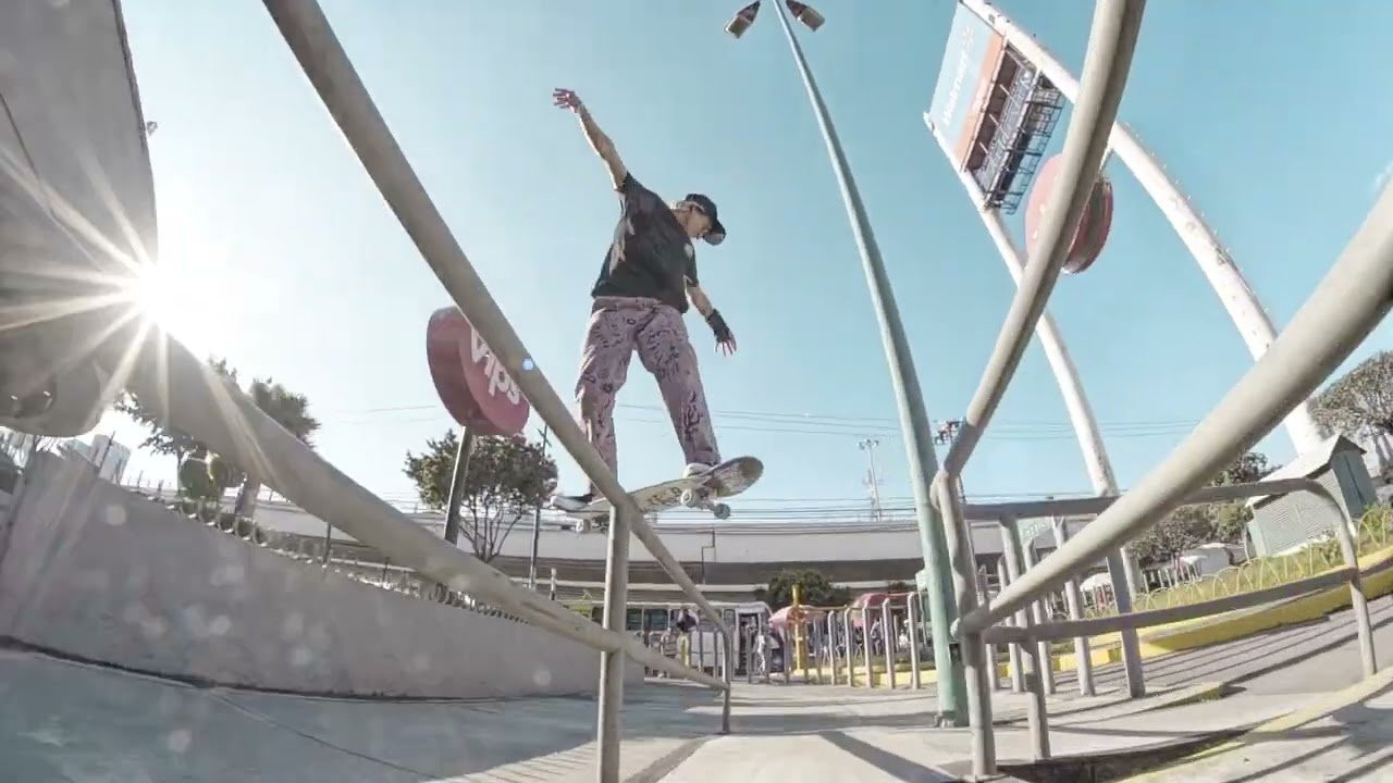El patinador Oscar Meza en colaboración con Rip N Dip nos dejan esta gran videoparte en donde este súper héroes hace que nos emocionemos y nos levantemos del asiento gracias a su gran poder y técnica. #oscarmezs #ripndip