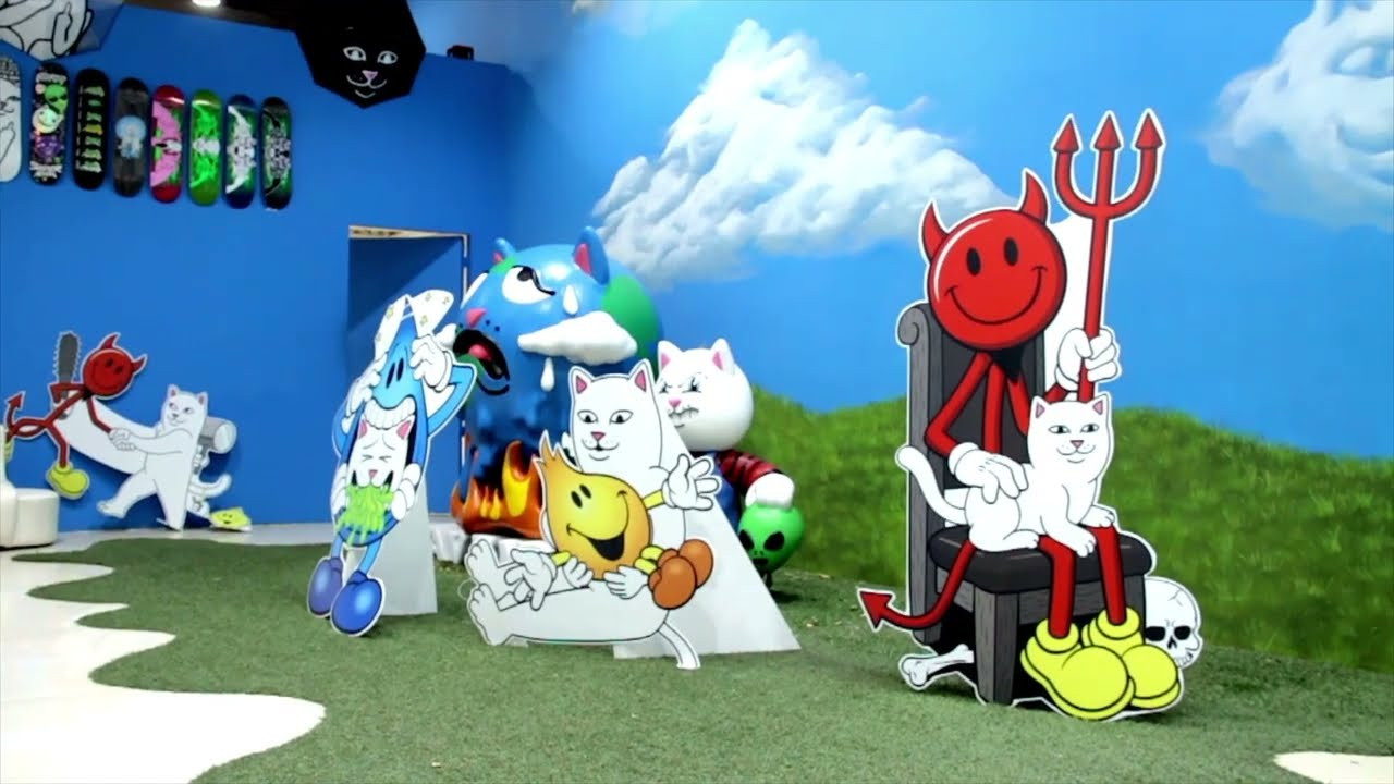 Este año nos la pasamos bomba y fue gracias a RIP N DIP que se hizo un #skateboardingday con toda la pandilla, que asistió y en donde hubo muchos regalos, premios, dinero y lo mejor de todo diversión, gracias a todos ustedes por asistir, nos vemos el año que viene. #skateboarding #ripndip #worldindustries