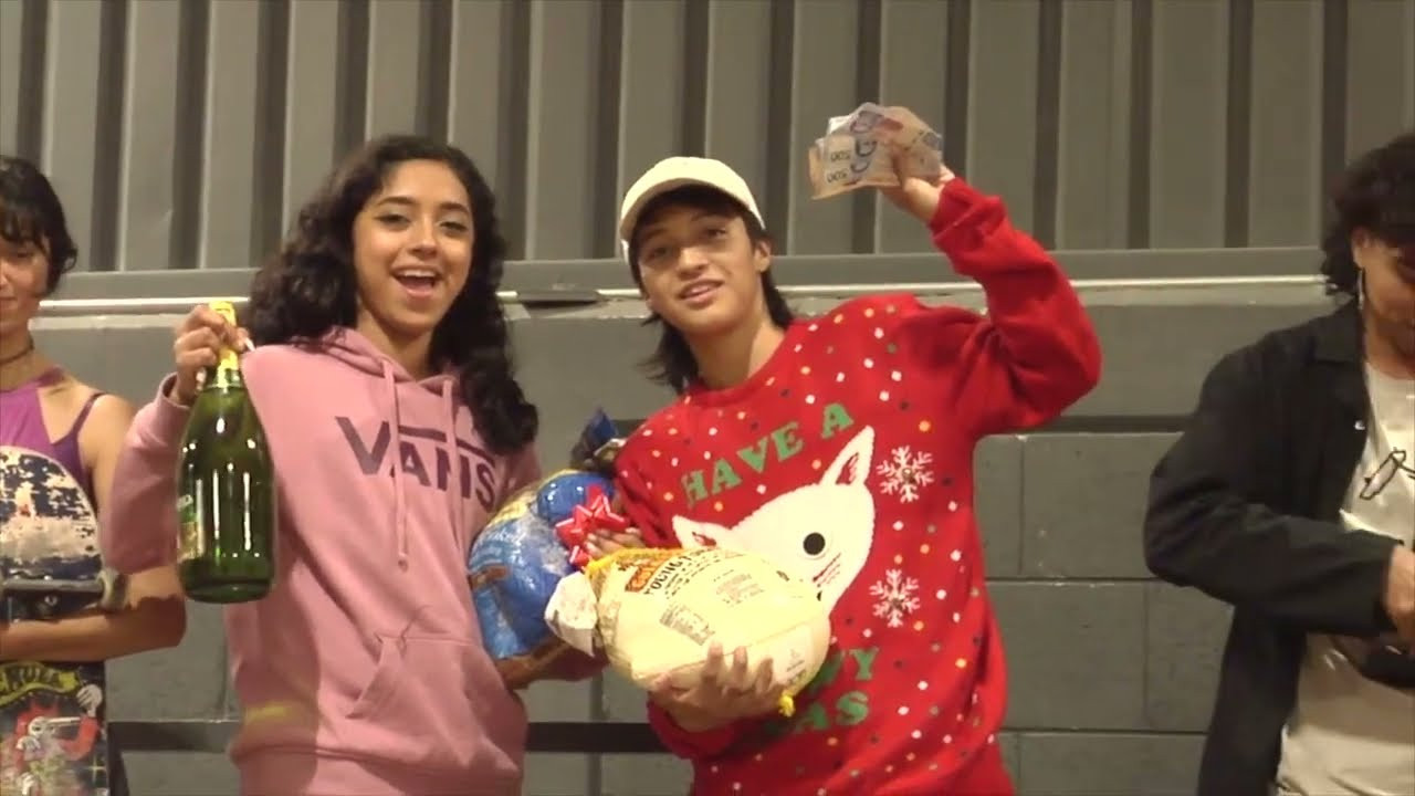 El pasado 17 de diciembre del 2022, hubo un concurso invitacional por parte del @skateparkpuertaaragon con la logística por parte del AMPA y apoyado por @catrinaskateco2487 @suntadistmx7371 @benzaacrew @ultraskateboards @ORIGENskateboards en donde l@s patinador@s se rifaron macizo y pudieron concretar algunas hasta rutinas perfectas.<br /><br />Ganadoras:<br />1.- Ericka Arriaga <br />2.- @vizuetlugo <br />3.- Angie Vaca<br /><br />Ganadores:<br />1.- BRAYAN CORIA<br />2.- LUIS AVILA "GALLITO" <br />3.- JAEN MANJARREZ