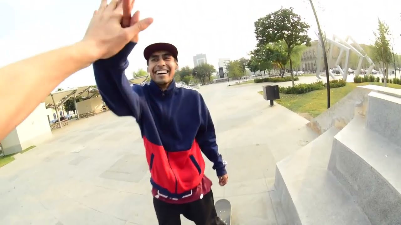 Aprovechando que acaba de salir el video #Sabotage Beto Rios se dio a la tarea de filmar a Misael Jimenez en su barrio allá en Monterrey, aquí este montaje que también edita. #skateboardingmexico #skatelife #skateboarding #monterrey