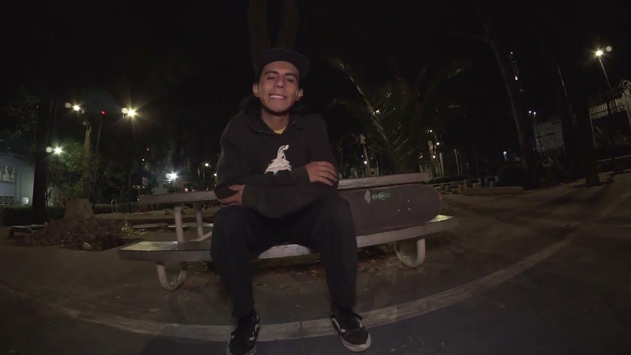 #yaelpratz #lapicnic #ollieshit<br />Por fin alguien quiso encontrarle un lugar a la banca de "PIC NIC" que teníamos guardada, quien la adopto fue YAEL PRATZ el cual estrena esta sección con unos muy deliciosos bocadillos, para todos ustedes.