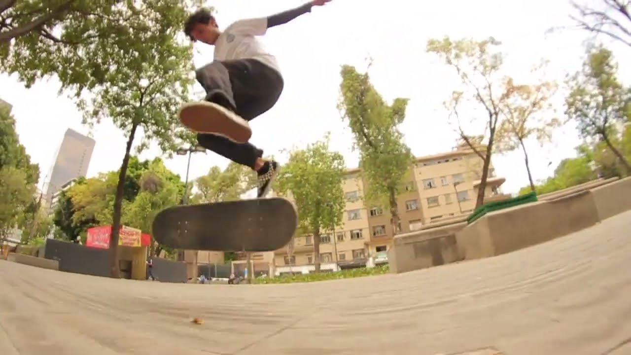 "Desde Cancún Q.Roo. Sergio Guati Rojo patinando en Ciudad de México, Oaxaca y Punta de Mita / Nayarit), para su primer #videoparte que se logró realizar en 8 meses gracias a un buen trabajo en equipo y amor al Skateboarding<br />Disfrutenlo"