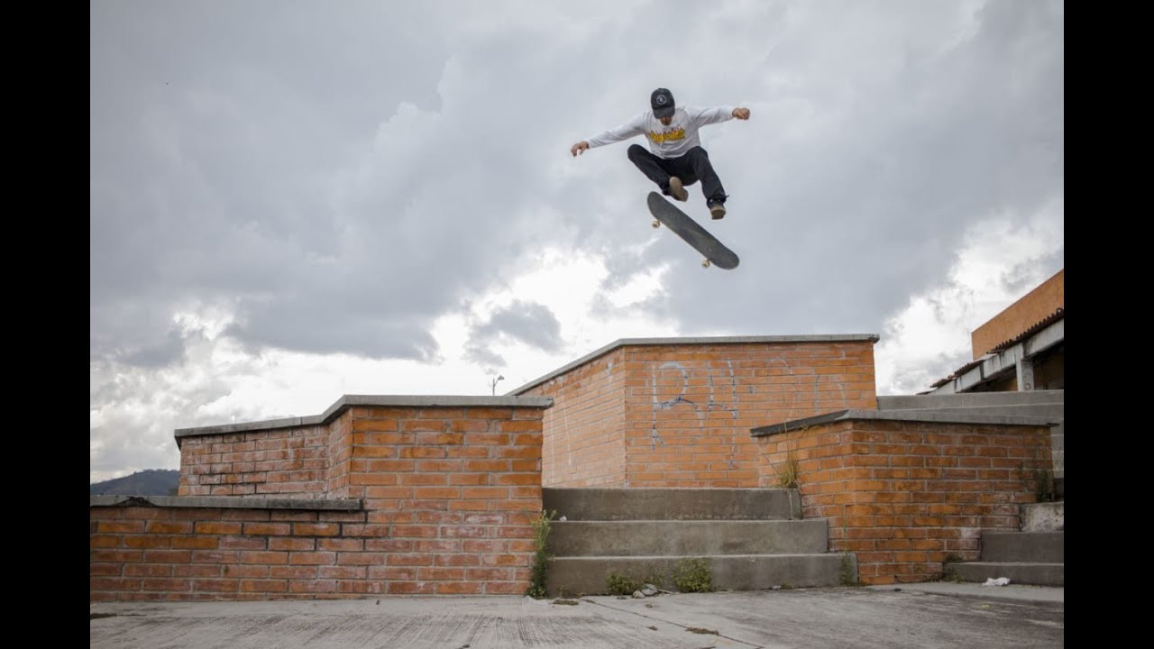 El patinador mexicano oriundo de Ixtapan de la Sal estado de México, nos comparte esta video parte para su despedida de ZION SKATESHOP. Esa banda del estado que potente anda, en hora buena.