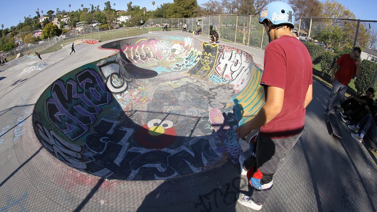 Salimos a un viaje con los Vans México para la presentación del tenis de Lizzie Armanto y entre los asistentes venia este joven talento de Aguascalientes y decidimos aprovechar todo el tiempo con el, pues esta en un gran momento en su carrera y que mejor que LA para ponerlo a patinar. Siganlo y apoyenlo que es una gran apuesta para el futuro de park en México.<br /><br />Agradecimiento a Leo Martinez y Mushpanky por la segunda toma y a @vans por tomarnos en cuenta para asistir a este viaje, estén pendientes para mas contenido de lo sucedido.