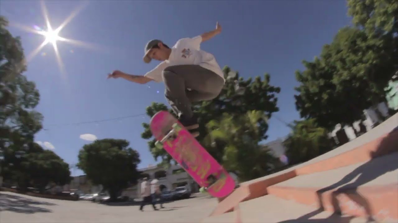 Roberto Hoyos nos regala 10 trucos en uno de los spots mas divertidos de la Cd de Mérida Yucatán, donde estuvimos hace unos días conviviendo y grabando con la banda local.