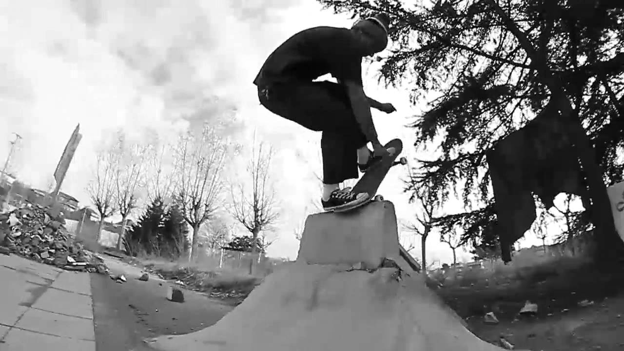Nanaqui is shredding the streets everyday. He just collect some clips and put them together.<br />Film & edit by Miguel Gorjon <br />Music - Tiger by Power Burkas<br />www.cruzadeskateboards.com<br />facebook.com/cruzadeskateboards<br />@cruzadeskateboards