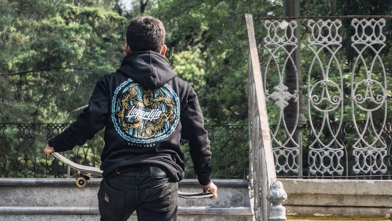 Llevar una skateshop no es cosa fácil, se requiere bastante paciencia y dedicación, llegar a 16 años con una, son sinónimo de estas. Con este material Lagartija decidió celebrar este aniversario y presentar a la parte más importante en cualquier proyecto de skate que son sus patinadores que son: Jonathan Lemus, Branx Sánchez y Saúl Ortiz.<br /><br />Video y edición por @carlosk8photo<br /><br />🔥