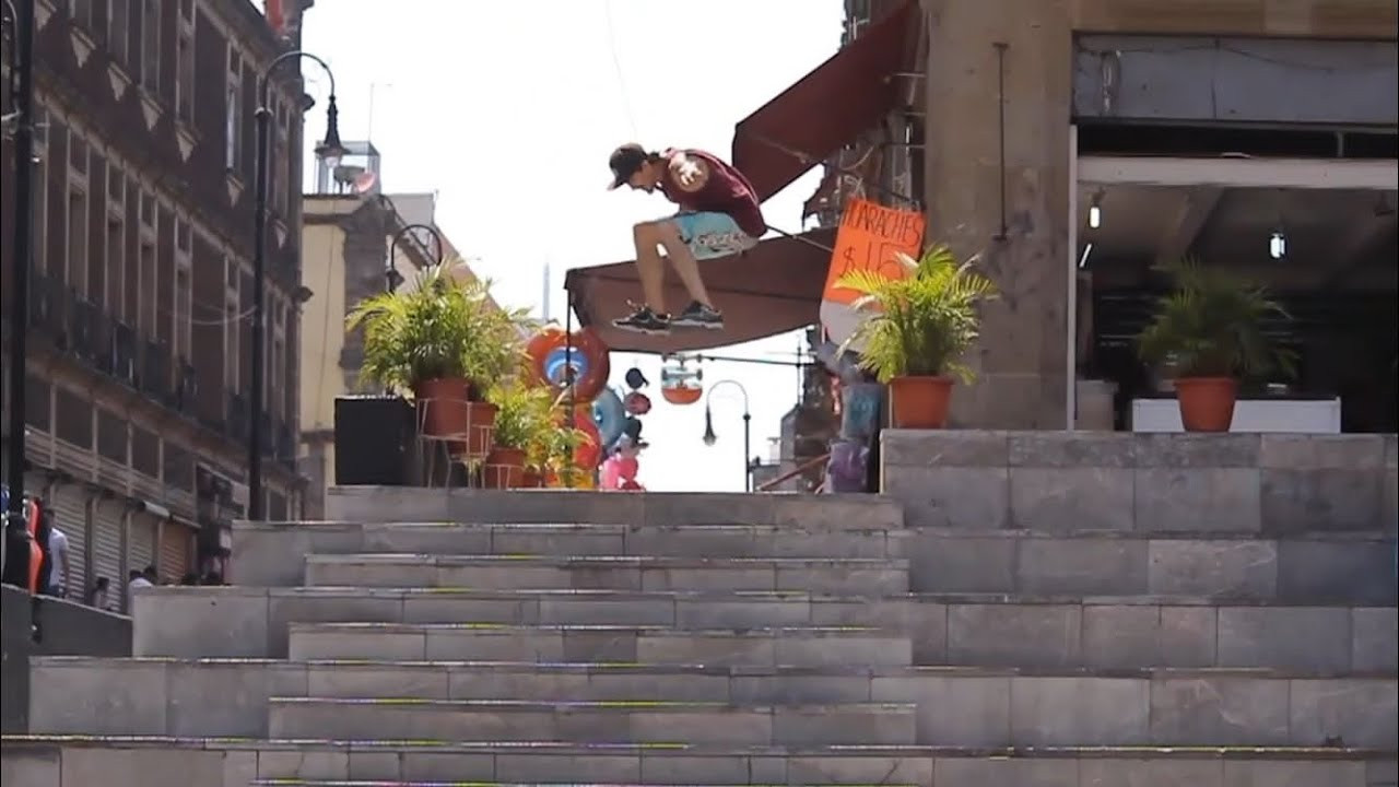 "Este trabajo videográfico está dedicado a mi primer sponsor, mi más grande apoyo, mi primer gran amor, la razón por la que existo; a esos quienes, desde antes que yo naciera y creciera y pensara en patinar, han sacrificado parte de sus vidas una y otra vez para que yo pueda estar aquí compartiendo con ustedes este video: mi madre Ana y mi padre Juan.<br />En cada truco que hago están ustedes, desde, por y para siempre."<br /><br /><br />Alonso Garro, México DF, 2021