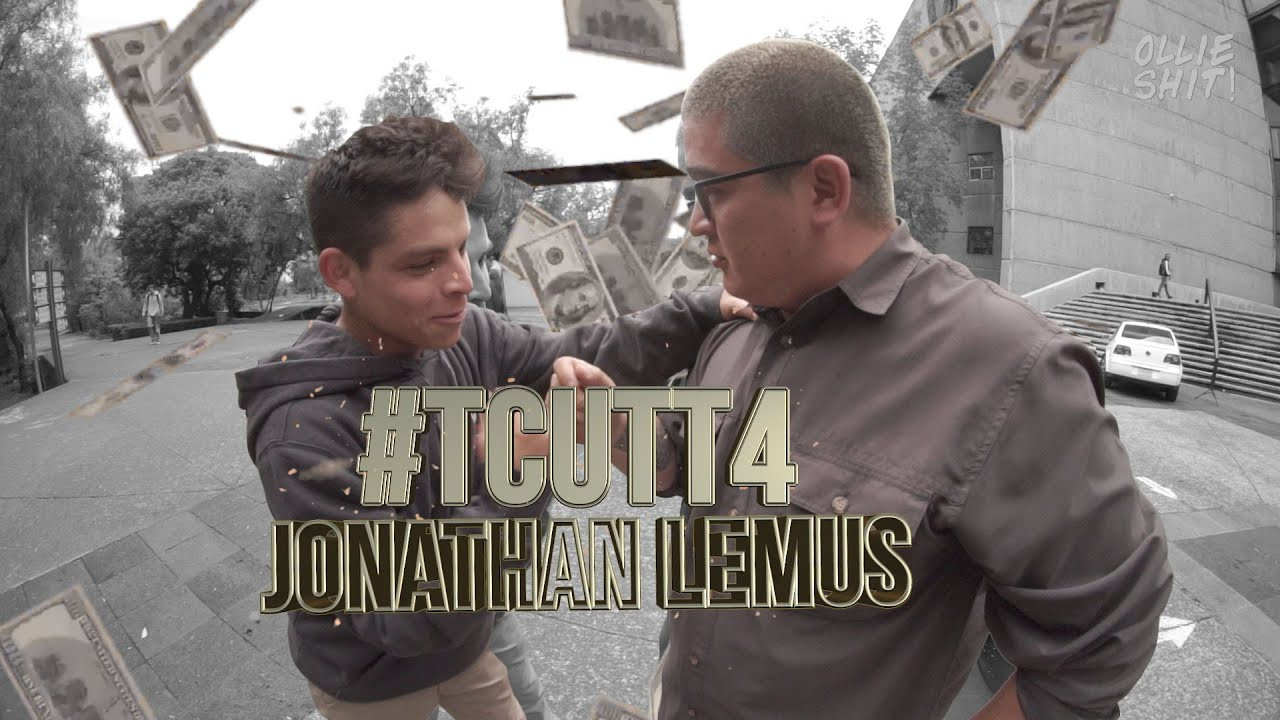 En las 4 temporadas que llevamos haciendo Te Compro un Truco, hemos tenido la idea siempre de invitar a Jonathan Lemus, por el gran talento que es y lo que representa para el skate mexicano, pero fue hasta ahora que se nos hizo tenerlo y que mejor que en un episodio tan inusual, vean como le fue al gran jonathan Lemus en uno de los últimos episodios de la 4ta temporada de Te Compro un Truco <br /><br /><br />Producción: Eduardo Eliseo / Carolina Oseguera<br />Cámara principal: Joel Tlacaelel <br />Segunda Toma: Felipe Esquivel<br />Dirección de Arte: Alfredo Mejía<br />Foto Fija: @Felesqphoto<br />Audio: Kevin García <br />Edición: César Ortega<br />Conducción: Veneno<br /><br />Material adicional: <br />@Kobyerferro<br />@Betunka