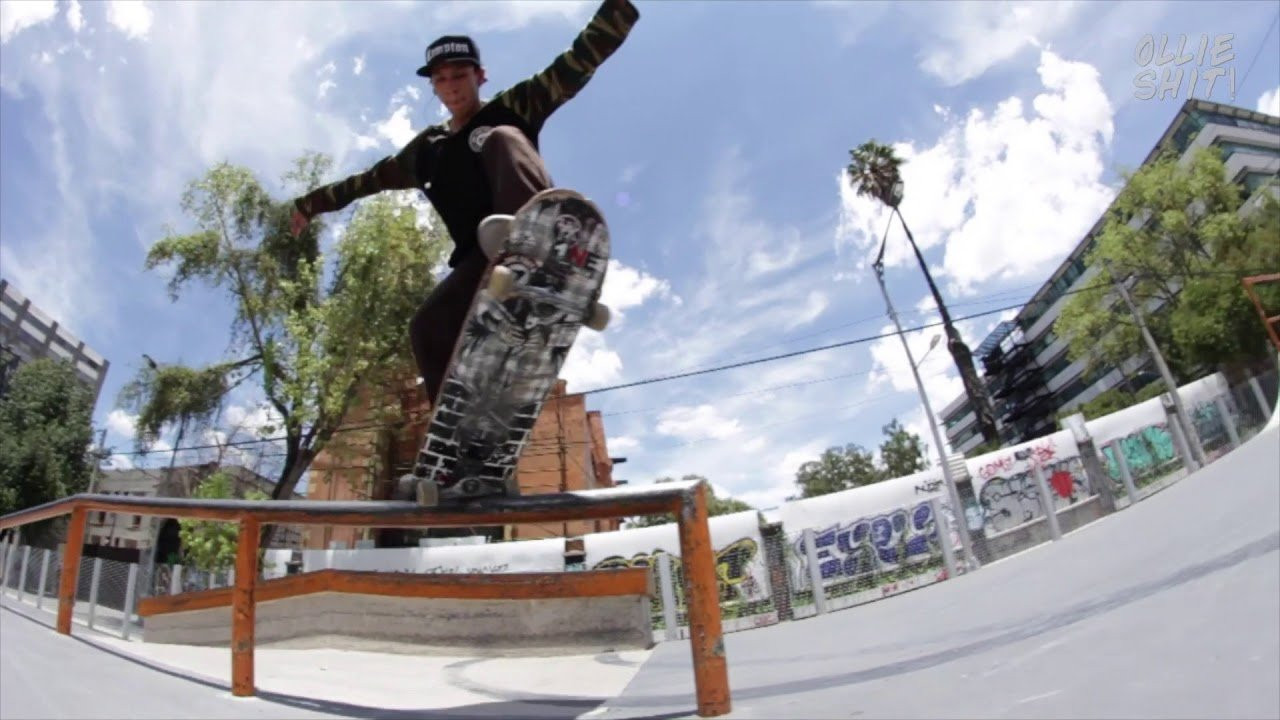 Como cada 21 de junio salimos a tomar las calles para celebrar el dia de ir a patinar, en esta ocasión de la manno de Nike SB hicimos varias de nuestras dinamicas con la gente invitada al eventoi, todos se divirtieron mucho pero el momento cumbre fue cuando jugamos un Te Compro un Truco publico a los ojos de todos, vean como le fue al Pulmon y el bonus footage.