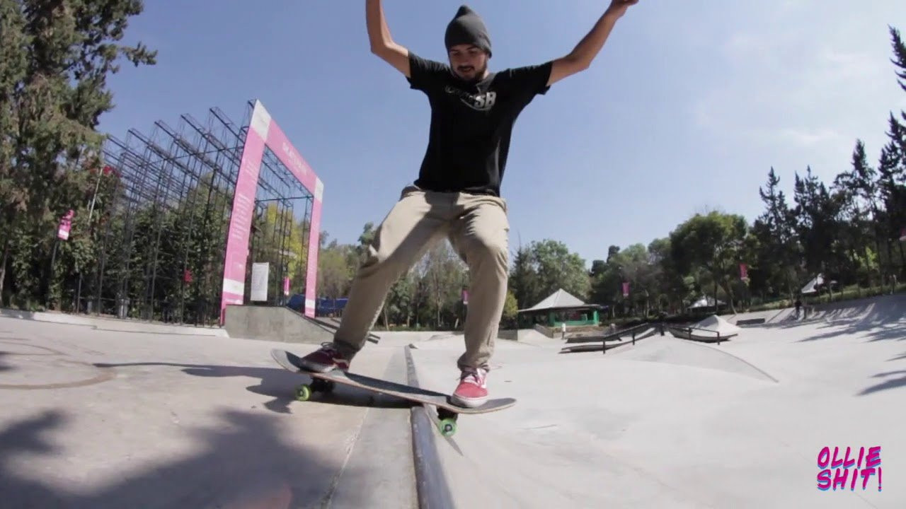 Alan Sabanero es uno de los grandes ejemplos de que el skateboarding y realizarte académicamente no están peleados pues el señor recién se tituló como ingeniero y aparte patina bastante bie como lo pueden ver aquí.