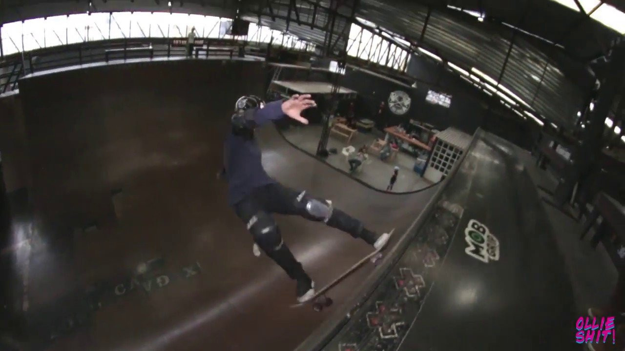 Sin duda Rodrigo Fernandez, es uno de los mejores talentos jóvenes en cuanto a Vert se refiere, y por ello, no podíamos dejar pasar la oportunidad de filmarle 10 de sus mejores trucos en la mega ramp del Fishbone Skatepark.