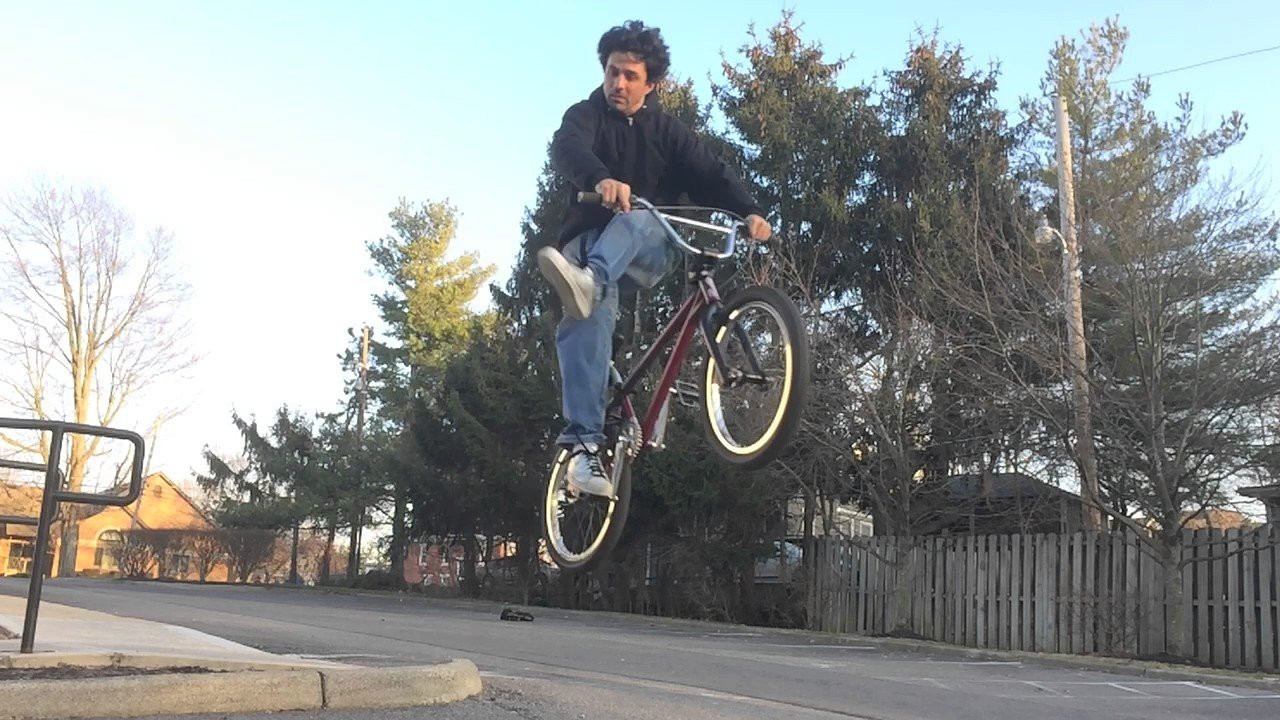 Steven Hamilton braves the elements to bring you some of his signature double-duty deliciousness, blistering a veritable cornucopia of ill locations with his unparalleled spot awareness and trick selection. tree fakie rules, and wall at 1:23 is life<br /><br />filmed / edited by Steven Hamilton<br />Sparklehorse / "Comfort Me" / It's a Wonderful Life (2001)