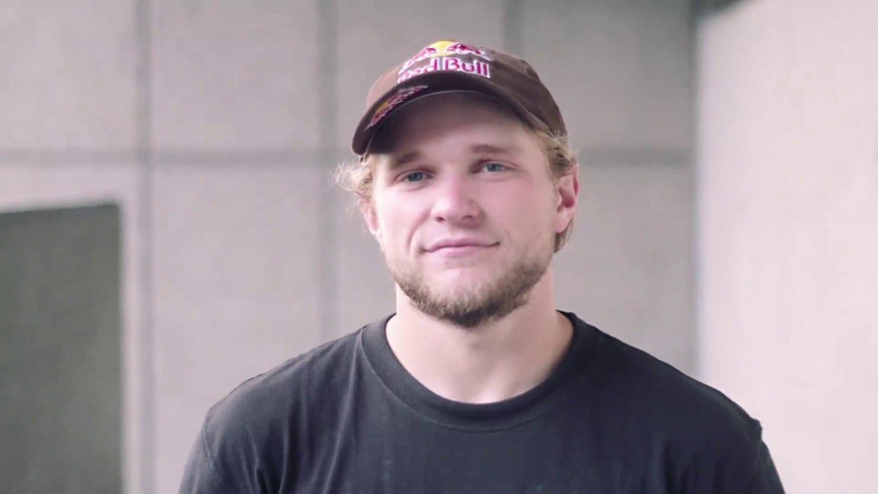 We spent an afternoon with Jamie Foy, who was in London for the recent Diamond Footwear European Summer Skate Tour. Among other topics, we discussed his new Diamond x Deathwish collection, out now.<br /><br />Film, edit and still photography: Sirus F Gahan.<br /><br />Music: CAJM<br />https://soundcloud.com/oemlmusic<br /><br />http://www.greyskatemag.com/<br />https://diamondsupplyco.co.uk/<br />http://www.sirusfgahan.com/
