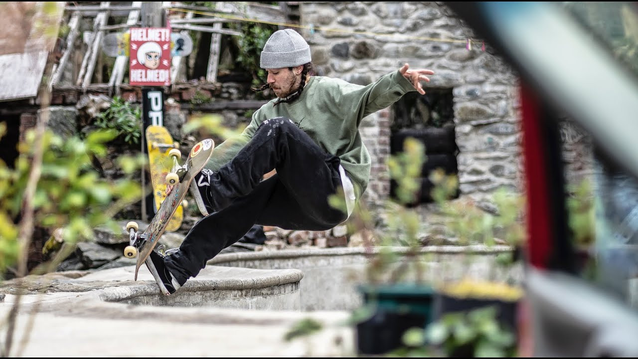 A new promo from Bristol-based Forecast, filmed and edit by 'Tidy' Mike Pearson.<br /><br />Featuring the Forecast team: Baz Dan (Daniel Barry), Taylor Jones, Jordan Lightowler, Tom Lock, Clever Ryan (Price), Sox (Owen Watkins) & Keen Will (Stradling). Cameos from: Jasper Dawson-Clough, Denis Lynn, Bear Myles & Jordan Thackeray.<br /><br />Thumb photo: James Collins.<br /><br />Read our Feature from Grey vol. 05 issue 14 'Setting Sail – Forecast at home & on the road' here: https://www.greyskatemag.com/post/setting-sail-forecast-at-home-on-the-road<br /><br />Music<br /><br />Remembering Me<br />By Cate Le Bon<br /><br />Early Arrival <br />By Billy Fuller<br /><br />I Can't<br />By Billy Fuller<br /><br />Subscribe to our Youtube channel here: https://www.youtube.com/channel/UCjoS...<br /><br />https://greyskatemag.com/<br />https://fore-cast.co.uk/