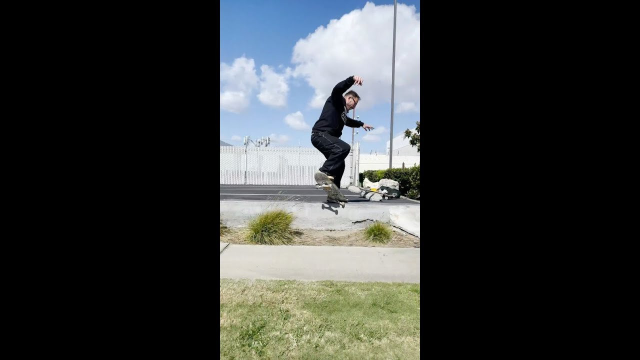 endless fun with Ben & Mika from Wall, Fred from ABS Grenoble and Jeremie from FILM trucks . sorry but we made the Video for Reels;)<br />edit by @colucheese