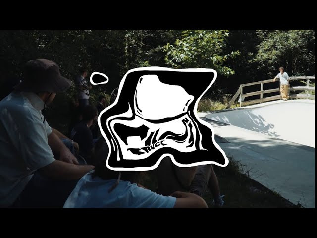 Film Trucks Invited some SkateShops for a Chill Sunday at " Into The Wild Bowl ". It was Wall Street, L'Appart, ABS Lyon, ABS Grenoble & ABS Annecy with some of their Team Riders . BBQ, Swim, Pétanque, Good Life and Skate .<br />It's the way every sunday must be