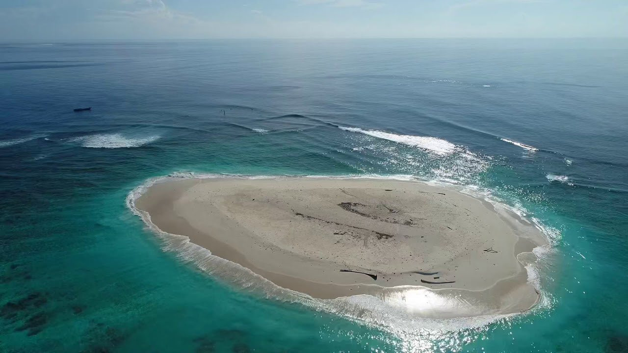 Clips from the trip with Alaia mentawai guests from Maui<br /><br />Filmed and edited by Alaia Mentawai <br />www.alaiamentawai.com