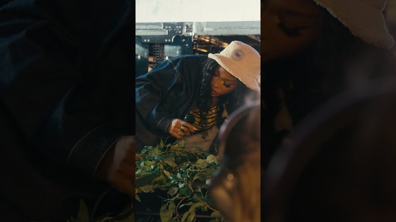 “I've been wearing Knu Skools for years, they've always had an ethos I connect with” — @sza <br />Videographer: @notmrbluee <br /><br />Subscribe now at: http://www.youtube.com/vans?sub_confirmation=1<br /><br />Connect with Vans: <br />http://www.vans.com <br />http://www.tiktok.com/@vans<br />http://www.instagram.com/vans<br />http://www.youtube.com/vans