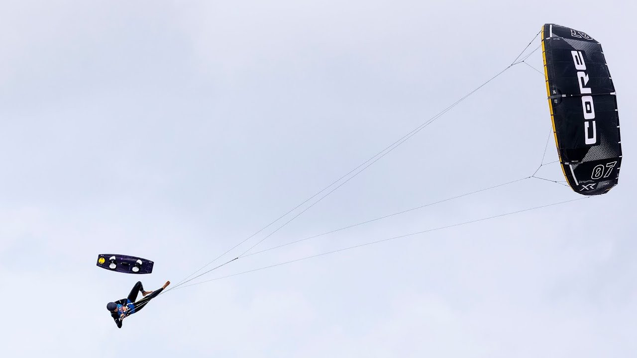 While code yellow advises people to stay inside, the best kitesurfers in the world took advantage of the storm that raged along our coast.<br /><br />An action-packed show was given on the Dutch North Sea during Red Bull Megaloop. With a women's category for the first time this year.<br /><br />Two years were spent waiting for these extreme conditions so that the sixth edition of the kitesurfing competition could take place.<br /><br />Monday, September 15, was the day: wind force 8 with gains of 100km/h, waves 3 meters high, and a strong storm.<br /><br />48 hours in advance, a final green light was given for the contest, and kitesurfers from all over the world rushed to Noordwijk.<br /><br />Twenty-two national and international kitesurfers took to the water to perform a megaloop as high and extreme as possible.<br /><br />The Megaloop is one of the most diﬃcult and extreme tricks within the kiteboarding scene.<br /><br />Kitesurfers set oﬀ on a wave and jump at least 15 meters high, only to send the kite around 360 degrees and be launched about a soccer field away. This makes for a spectacular sight for spectators.<br /><br />2025 Red Bull Megaloop | Finals<br /><br />Men<br /><br />1. Lorenzo Casati (ITA), 9.04<br />2. Andrea Principi (ITA), 8.6<br />3. Cohan van Dijk (NED), 8.06<br /><br />Women<br /><br />1. Zara Hoogenraad (NED), 7.14<br />2. Nathalie Lambrecht (SWE), 5.62<br />3. Alessa Mensch (GER), 5.38