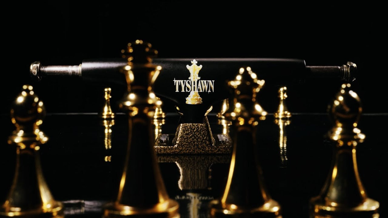 Tyshawn’s newest Pro Editions laced with Gold on Flat Black hangers and textured dual color Black & Gold baseplates.<br /><br />148 - 8.25” | 149 - 8.5”<br /><br />• Lightweight & Ultra Responsive<br />• Opaque Black 90DU Bushings<br />• Gold Hardware<br /><br />Filmed by Bobby Bils https://www.instagram.com/bobbybils/