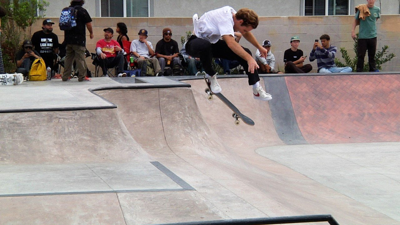 Blackhole Skate shop signing and demo at West Park In Ventura, CA <br /> <br />Featuring - <br />Mike Anderson<br />Guy Mariano <br />Franky Villani <br />Frankie Spears<br />Jake Hayes <br />Jamie Foy<br />Art Cordova <br />Dylan Jaeb <br />Christian Henry