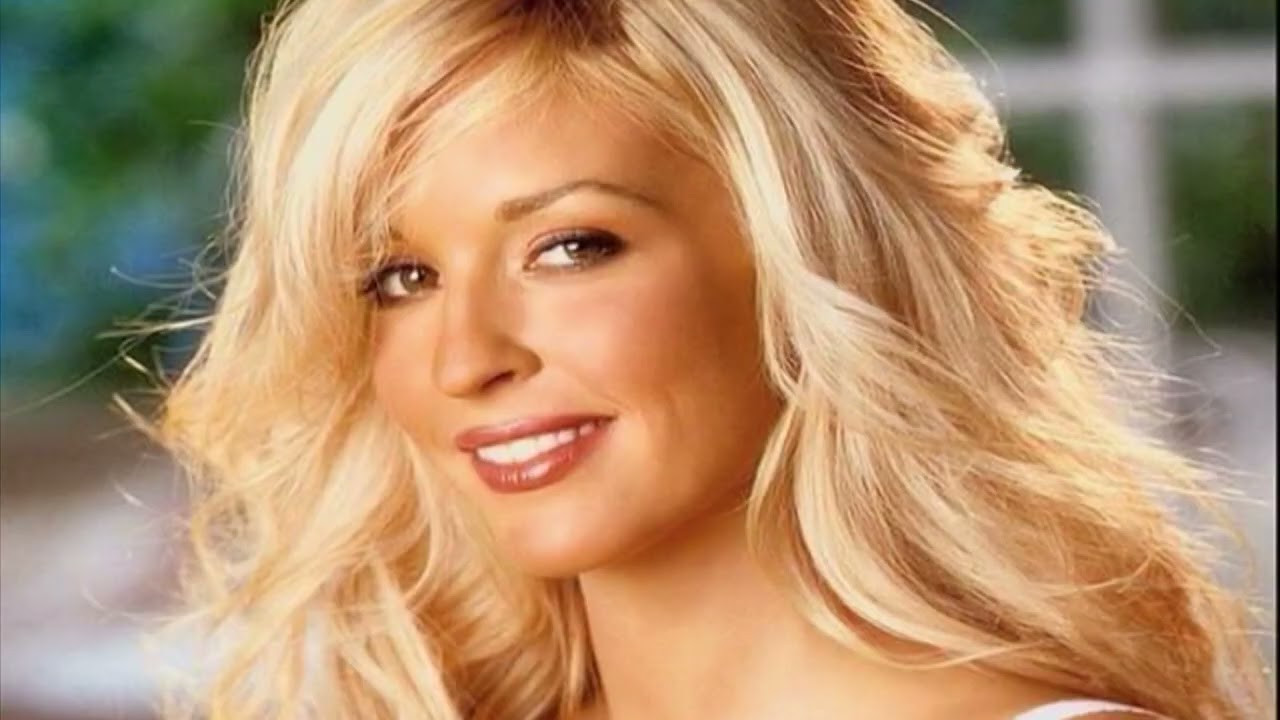 Danny and Dingo promote The Boned Age in Santa Monica, hire a Playboy Playmate for an assistant, and pick up skaters David Gravette, Devon Appelo, Tom Tom, and Clyde Singleton.<br /><br />🛹 Thanks for subscribing! 🛹 https://youtube.com/@fueltv?sub_confirmation=1<br /><br />Watch more at https://fuel.tv