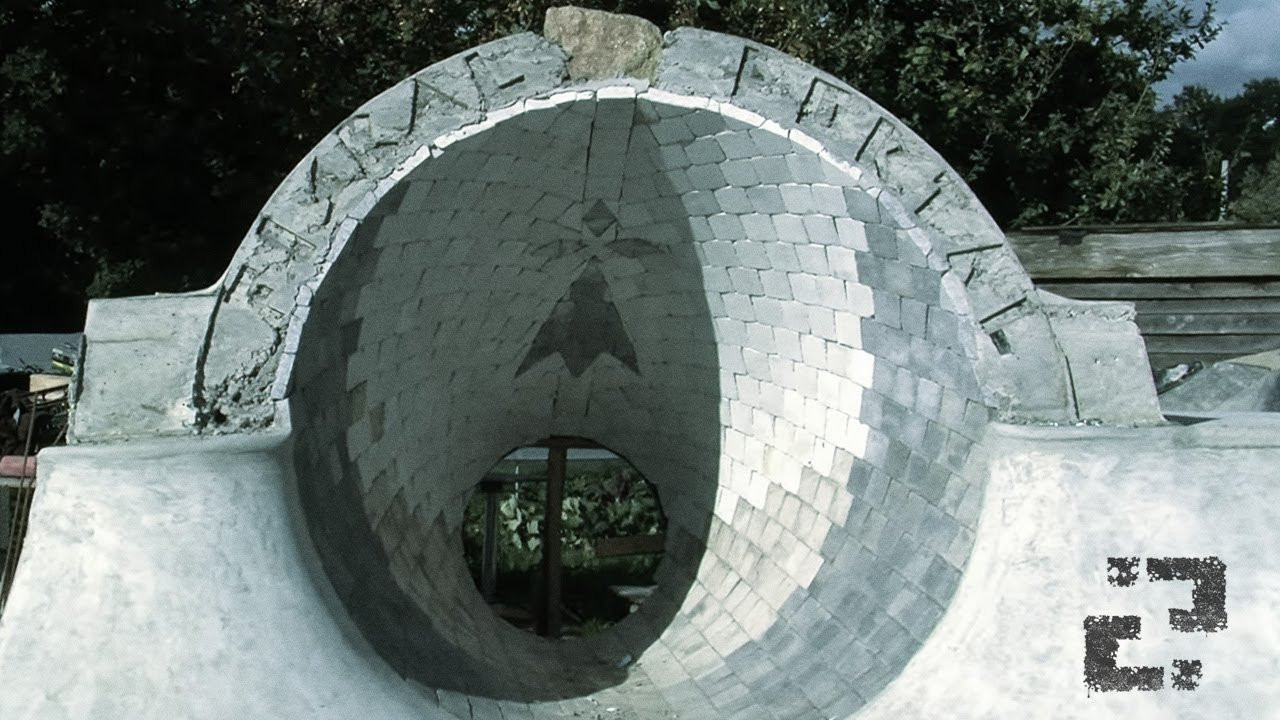 FISKAL DIY. Brittany, France<br /><br />Filmed and edited by Nicolas "Mogo" Heuveline<br />Photos by Thomas Le Couviour<br /><br />"It all started in Bretange, France in 2018 with a group of handy friends who had the idea in the back of their heads of building a pirate DIY.... after searching different spots, they ended up squatting an old barn, which at first was a total wasteland, but it had a perfect concrete slab white a roof on top of it!..."<br /><br />Full article at: https://www.confuzine.com/2025/12/03/fiskal-paradiyz-countryside-of-loriengeless-bzh-france/