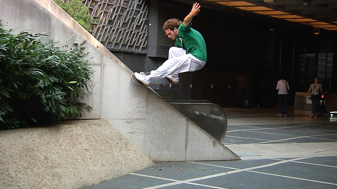 Paris' Kevin Ozcan delivers a powerful part with interesting spots and trick choices. Get inspired! <br />Filmed & edited by Hadrien Buhannic<br /><br />Additional filming by Victor Campillo , Thomas Goutte , Maceo Moreau , Romain Batard<br /><br />Thumbnail Photo: Wallride by Thibault Le Nours - Photo featured in Vague Mag<br /><br />Get our books & apparel collection here: https://pocketskatemag.com/shop/<br /><br />Feel free to subscribe to our channel and follow us on Instagram:<br />http://www.instagram.com/pocketskatemag <br /><br />Our Website:<br />http://www.pocketskatemag.com